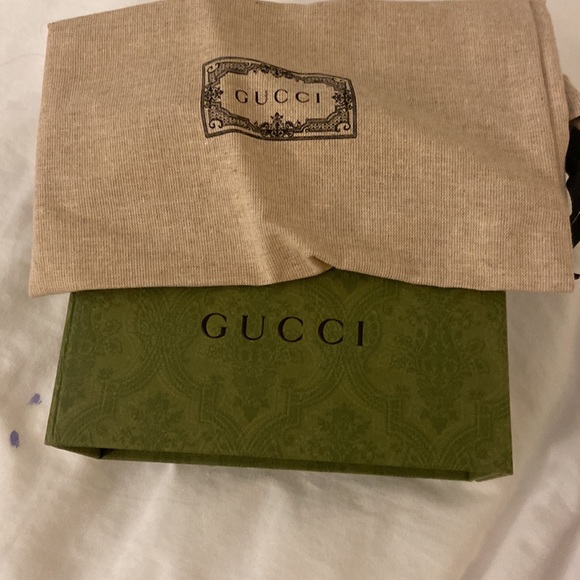 Never worn gucci size 80 red belt - Picture 5 of 6